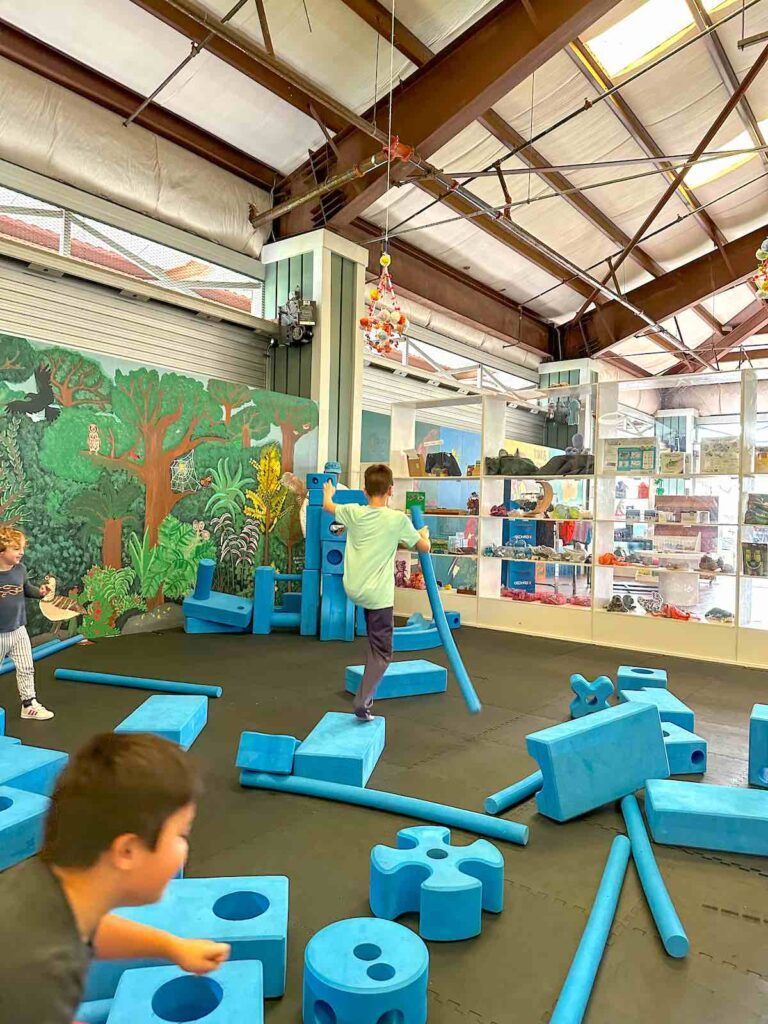 Image of a boy playing at the Hawaii Keiki Museum in Kona