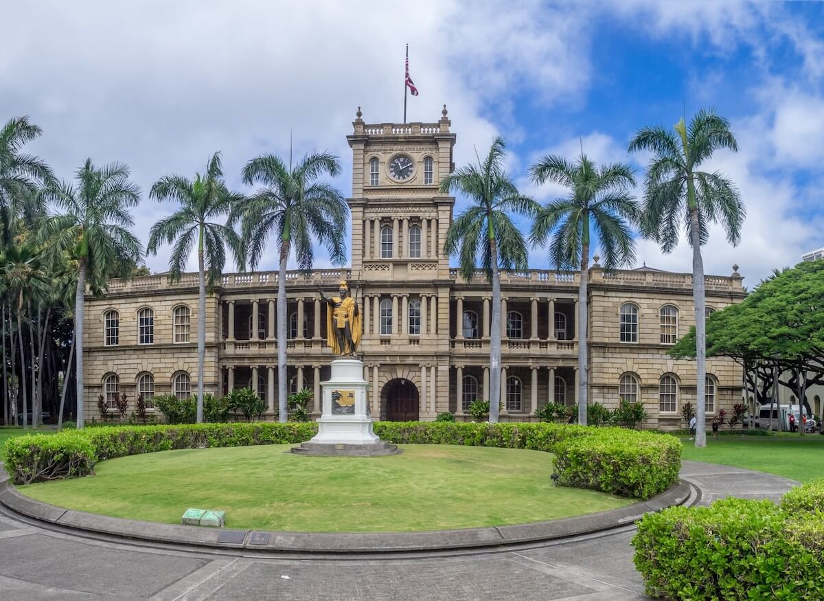 Check out this list of historic places in Hawaii by top Hawaii blog Hawaii Travel Spot! Image of Iolani Palace in Honolulu Hawaii