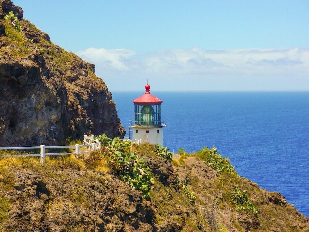 Image of the Makapuu Lighthouse on Oahu with the ocean in the background