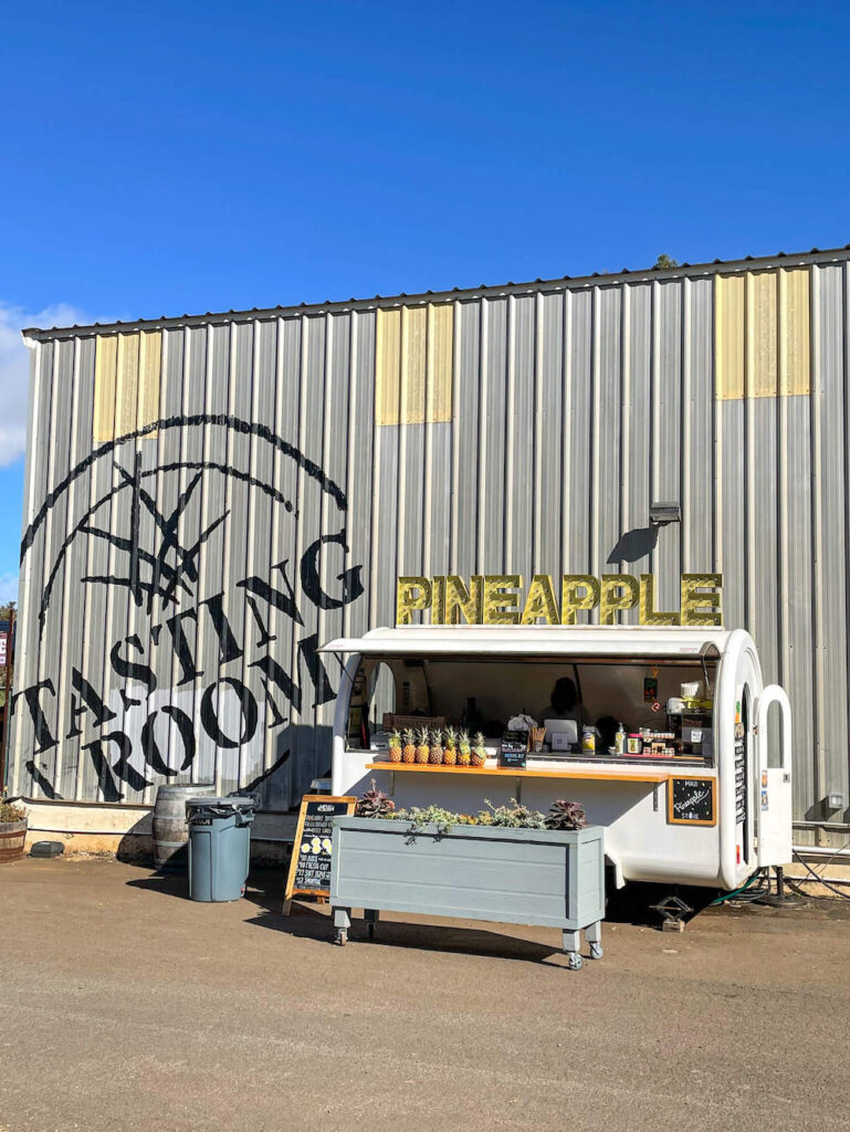 Image of a pineapple food truck at the Maui Gold Plantation