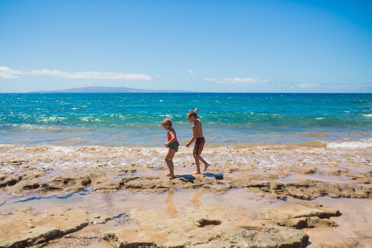 Find out the best things to do on Maui for kids recommended by top Hawaii blog Hawaii Travel Spot! Image of two kids on a Maui beach