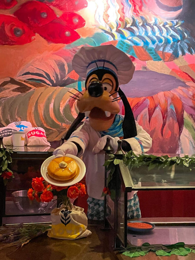 Chef Goofy at Makahiki Restaurant at Disney Aulani Resort