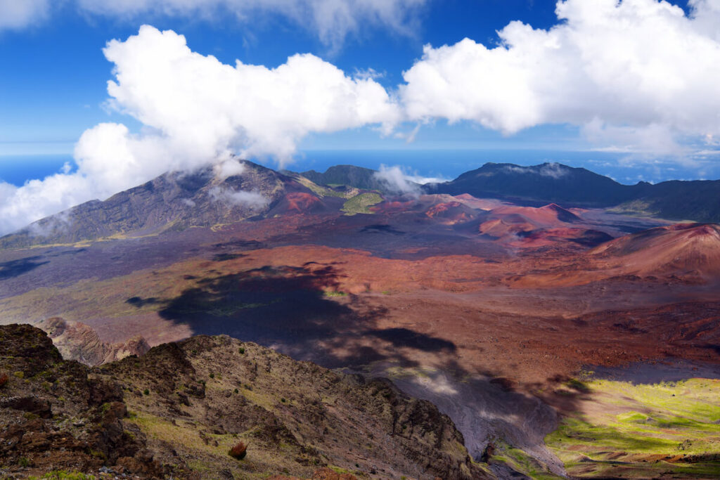 Find out the best Haleakala National Park tips by top Hawaii blog Hawaii Travel Spot! Image of Haleakala Crater on Maui