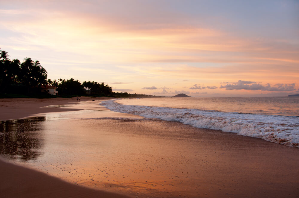 Image of a golden sunset at Keawakapu Beach in Kihei Maui