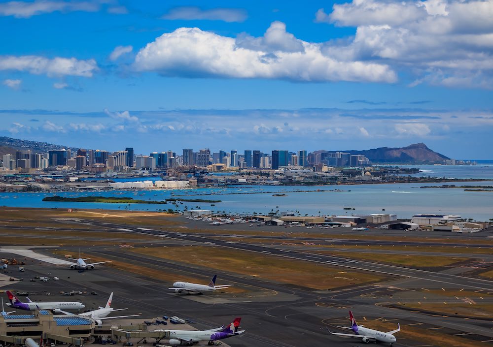 Image of the Honolulu Airport with planes on the runway