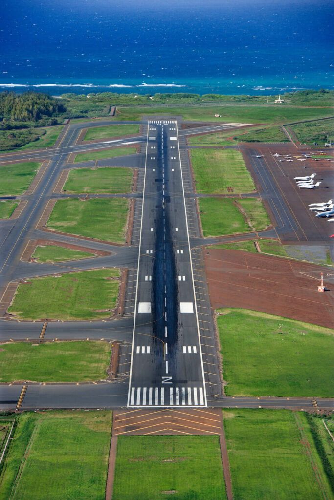 Image of the runway at Kahului Airport on Maui