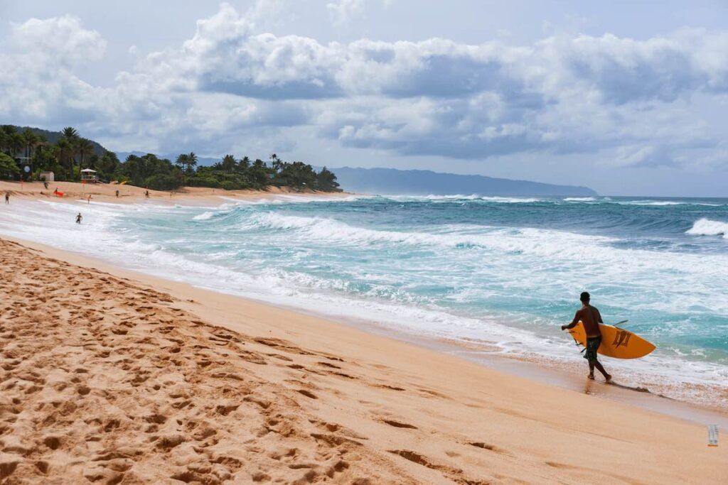 Find out the best things to do in November in Hawaii recommended by top Hawaii blog Hawaii Travel Spot. Image of a beach in Hawaii in November.