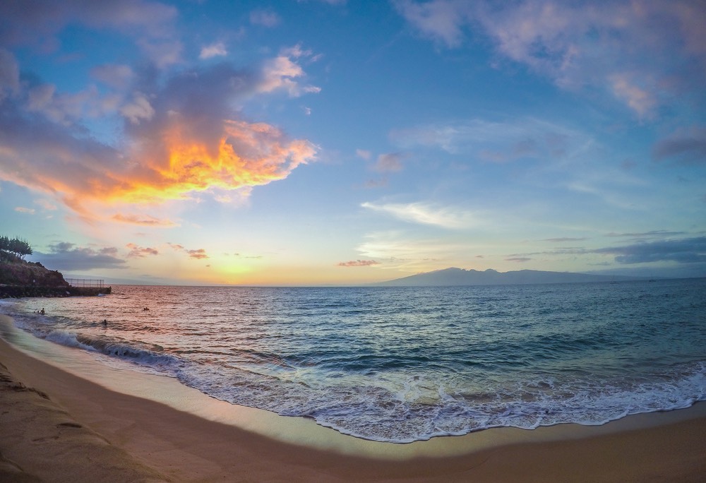 Amazing view of sunset at Kaanapali beach in Maui Hawaii USA