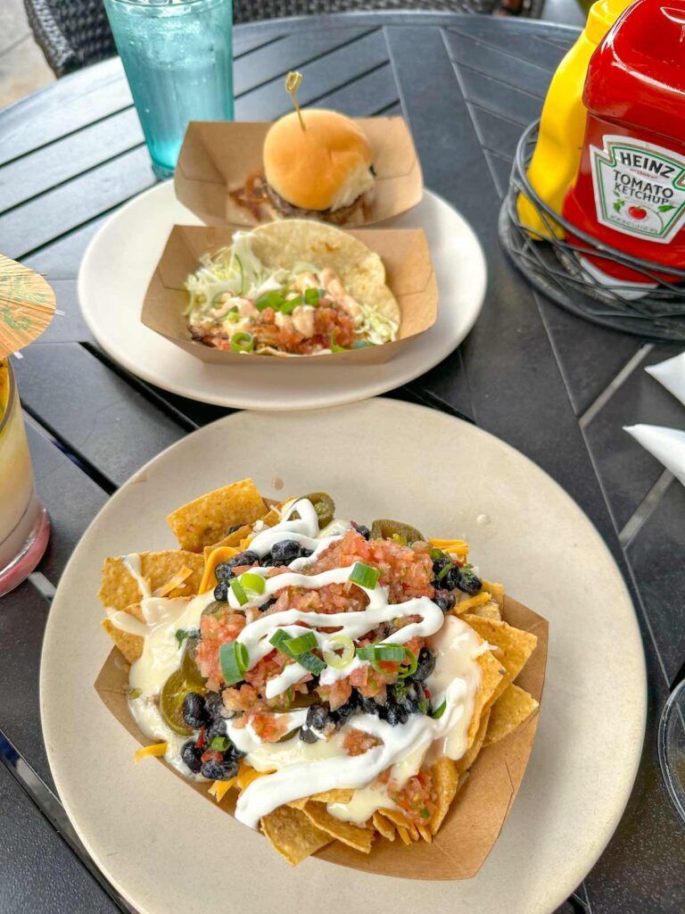 Image of poke nachoes and sliders at Huggos on the Rocks